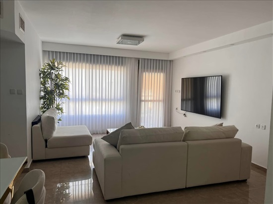 תמונה 3 ,דירה 5 חדרים למכירה בלוד, האיילון, גני יער