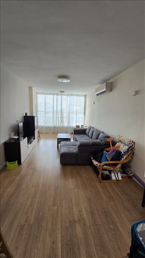 דירה למכירה 3.5 חדרים בבת ים שדרות בר אילן דרום מערב  