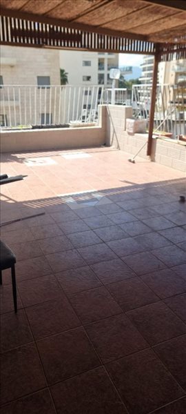 דירת גג למכירה 6 חדרים בקרית אתא  הלל 3  