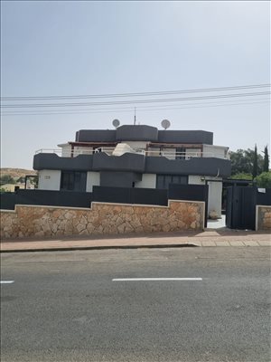דו משפחתי למכירה 10 חדרים במיתר קדש ברנע 