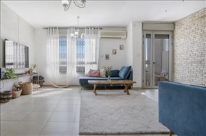 דירה למכירה 4 חדרים ברחובות שדרות מקס ואמפרו שיין 