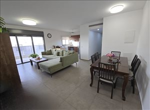 דירה למכירה 4 חדרים בראש העין אלברט אינשטיין 