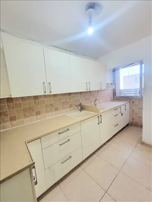 דירה למכירה 3 חדרים בצפת האחד עשר שיכון דרום 