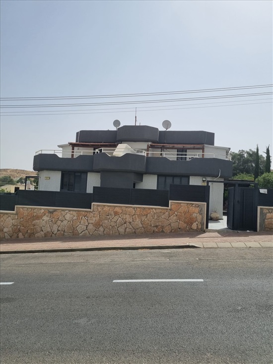 תמונה 1 ,דו משפחתי 10 חדרים למכירה במיתר, קדש ברנע, הצפונית
