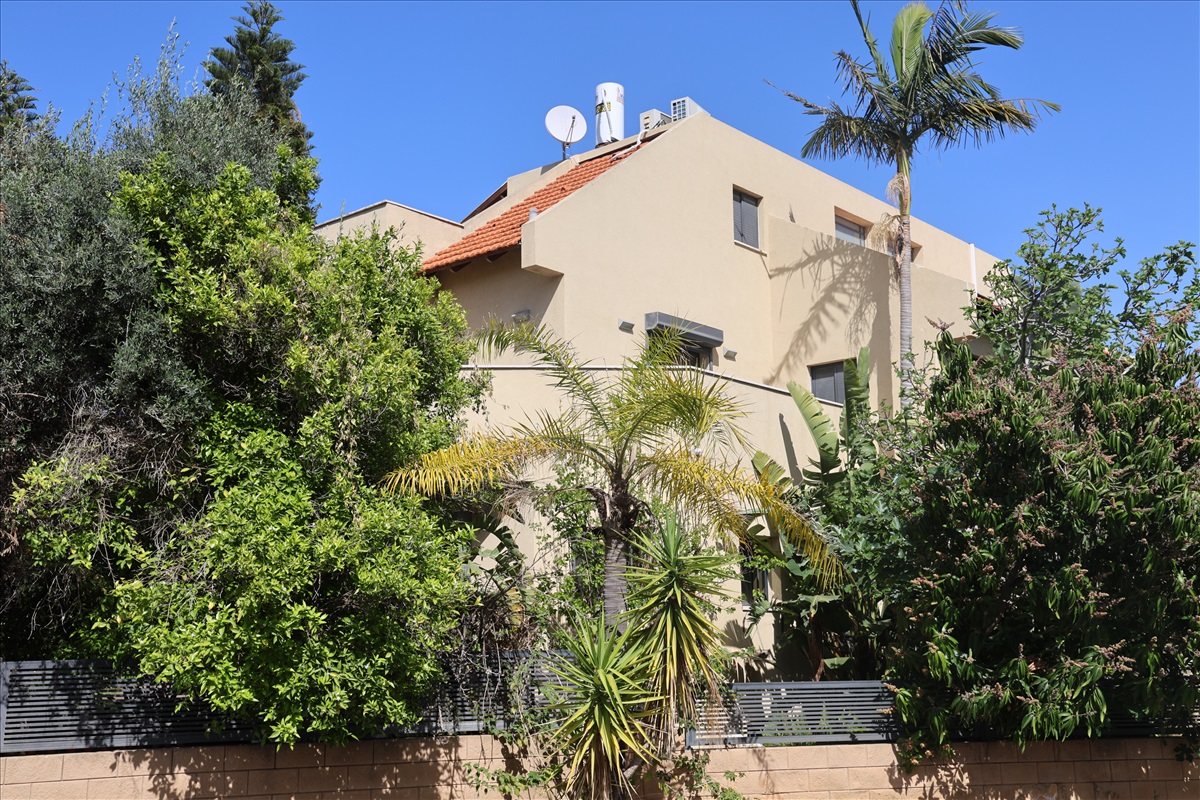 תמונה 1, דו משפחתי 7 חדרים למכירה בבית דגן, ורד 4, נקודת חן