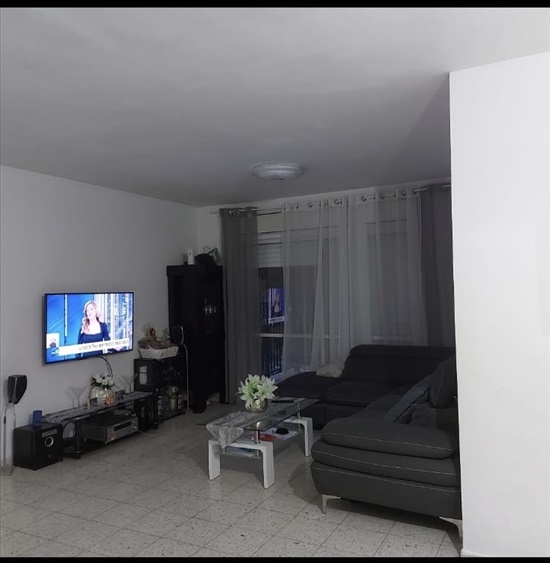 תמונה 3, דירה 4 חדרים למכירה בלוד, דקר, גני יער