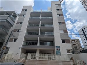 דירה למכירה 5 חדרים ברעננה הרצוג מרכז דרום 