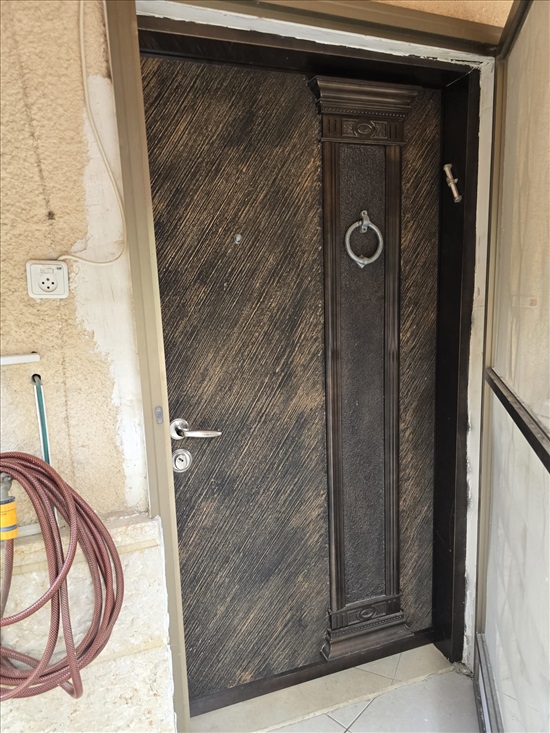 דלת פלדלת חדשה מעוצבת ובטוחה