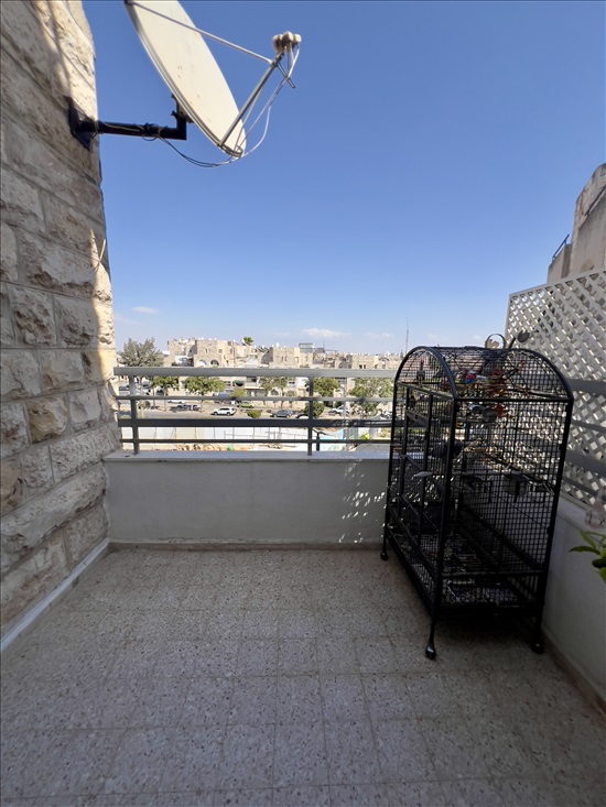 תמונה 2 ,דירה 3.5 חדרים למכירה בירושלים, השליו, גילה