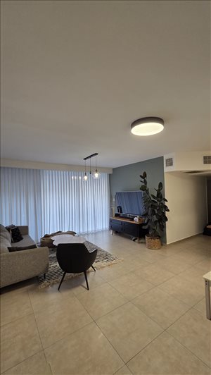 דירה למכירה 4 חדרים בחולון יהושע רבינוביץ קרית בן גוריון 