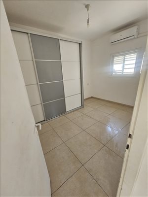 דירה למכירה 4 חדרים בחולון אחד במאי נאות רחל 