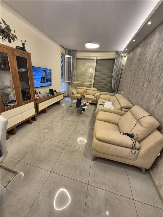 תמונה 2, דירה 3 חדרים למכירה בקרית ביאליק, חבצלת, סביניה