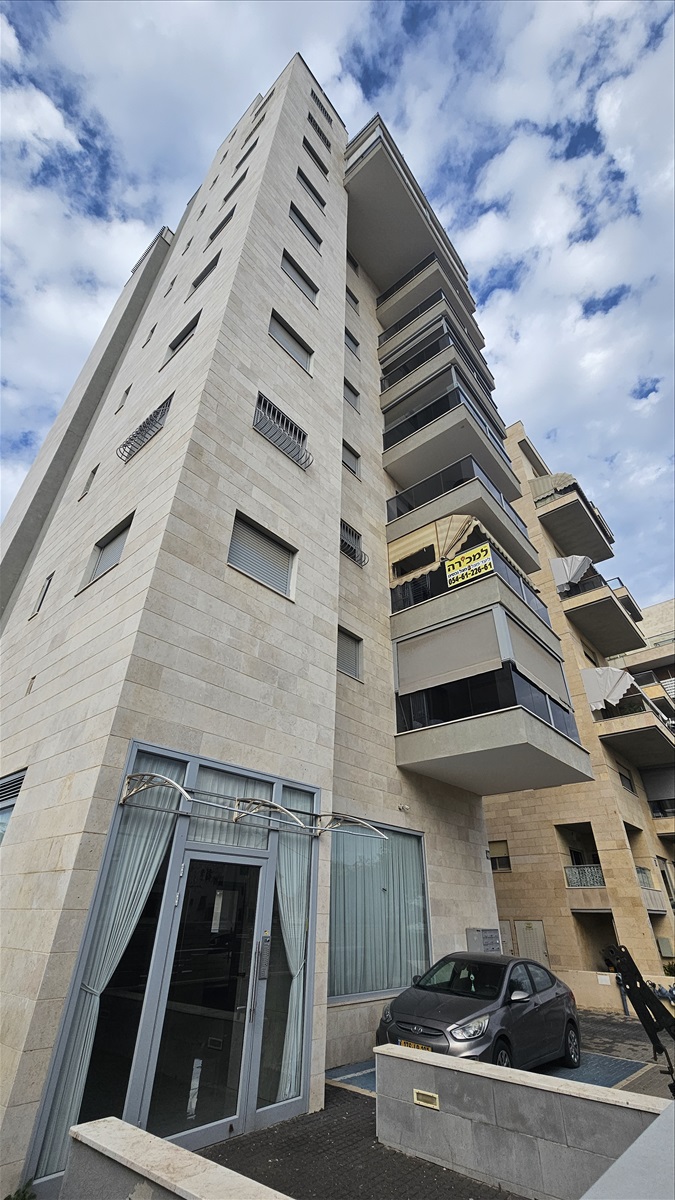 תמונה 1, דירה 5 חדרים למכירה בנתניה, דרך רזיאל, מרכז