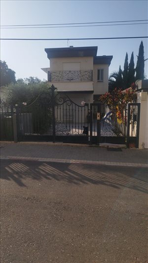 וילה למכירה 6.5 חדרים בפרדס חנה - כרכור סמטת התפוח  