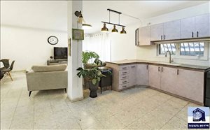 בית פרטי למכירה 6 חדרים בפתח תקווה גלוסקא 