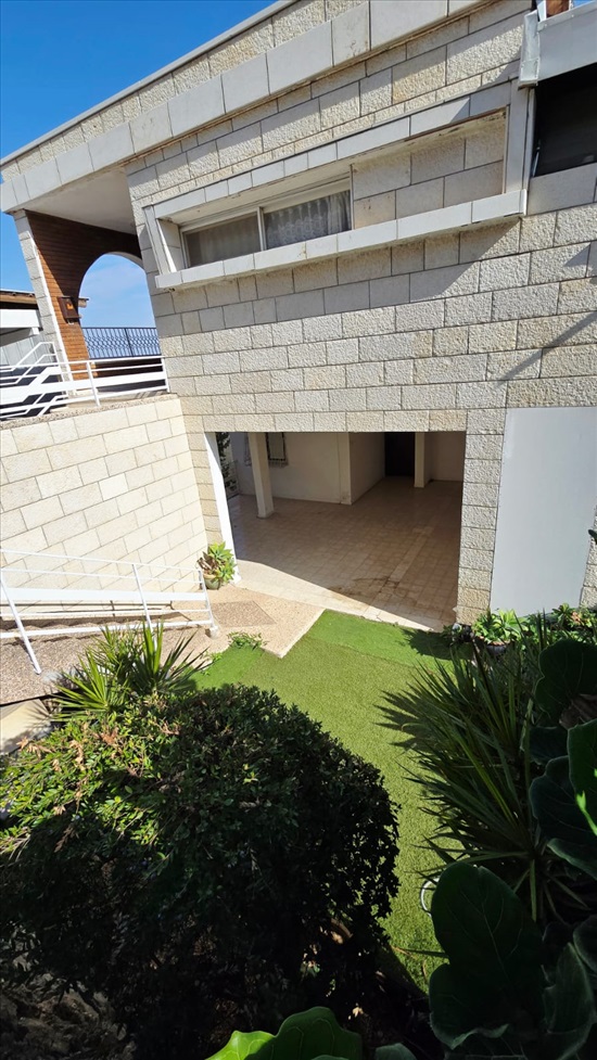 תמונה 2 ,דו משפחתי 9 חדרים למכירה בטבריה, רקפת, 'רמת טבריה ב
