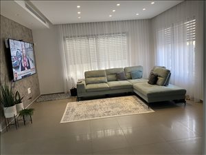 דו משפחתי למכירה 5.5 חדרים בקרית מלאכי שלו 