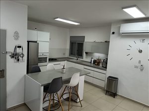 דירה למכירה 4 חדרים בשדרות דרך מנחם בגין 118 
