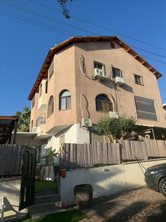 תמונה 7 ,בית פרטי 10 חדרים למכירה בחצור הגלילית, השיטה 8, בני ביתך