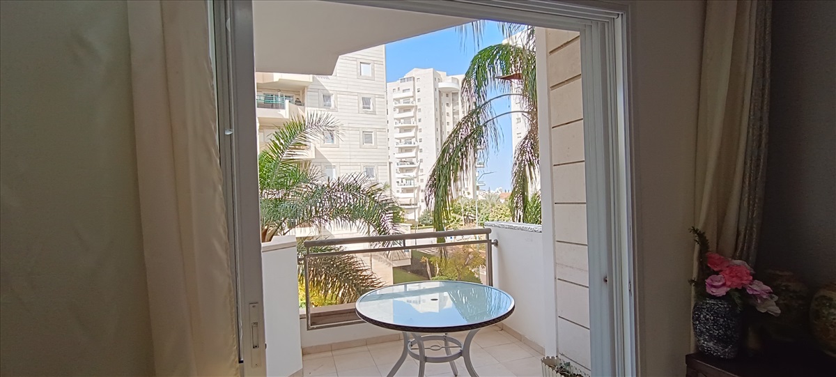 תמונה 1, דירה 4 חדרים למכירה בראשון לציון, מבצע נחשון, נווה ים
