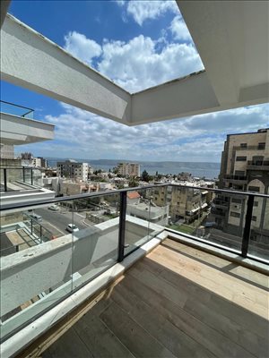 דירה למכירה 4 חדרים בטבריה טבור הארץ 