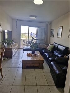 דירה למכירה 4 חדרים בפתח תקווה דרך מנחם בגין  