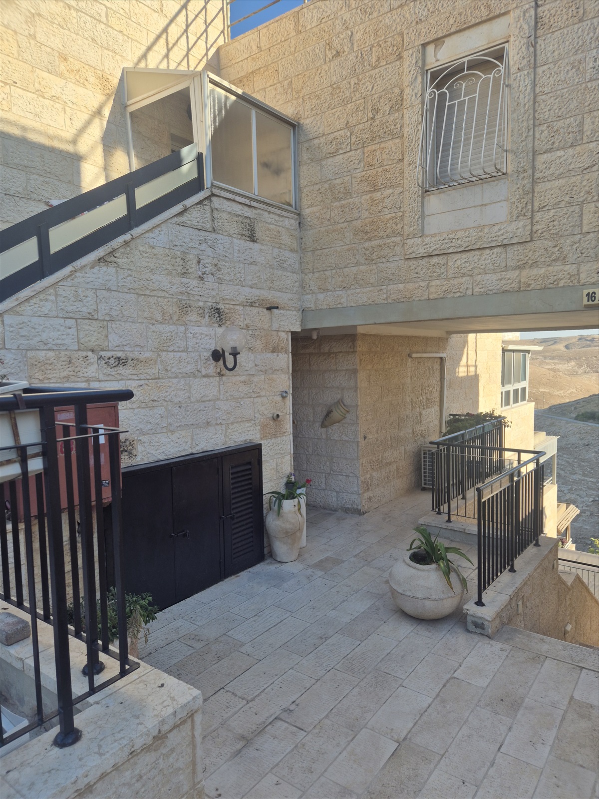 תמונה 2, דירת גן 5.5 חדרים למכירה במעלה אדומים, העירית, צמח השדה