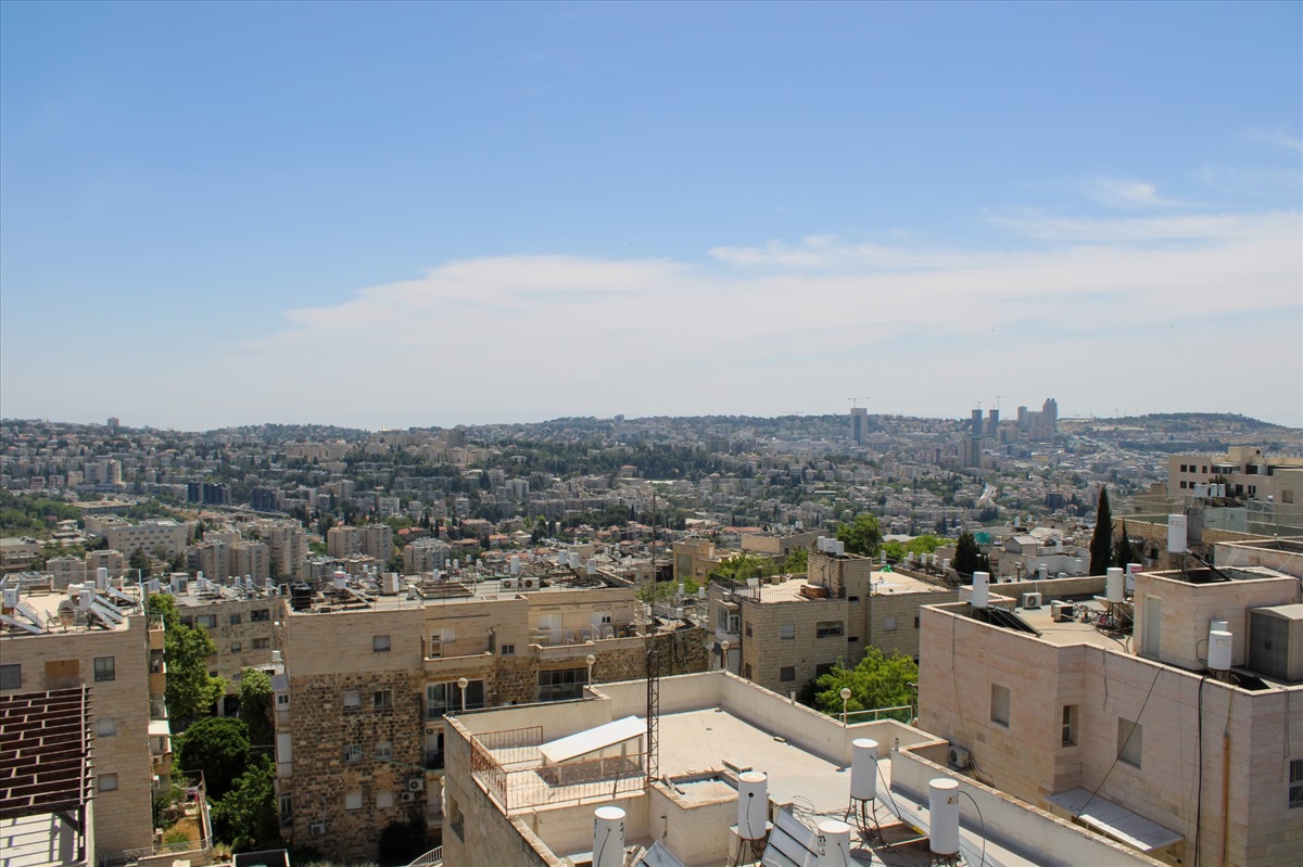תמונה 1, דירה 4 חדרים למכירה בירושלים, בית וגן, בית וגן