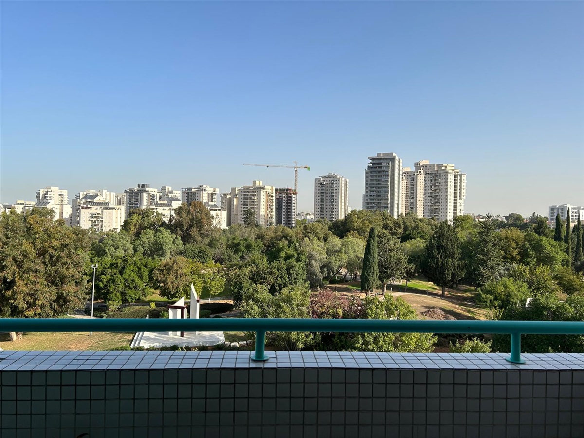 תמונה 1, דירה 4 חדרים למכירה בראשון לציון, הסמדר, קרית כרמים