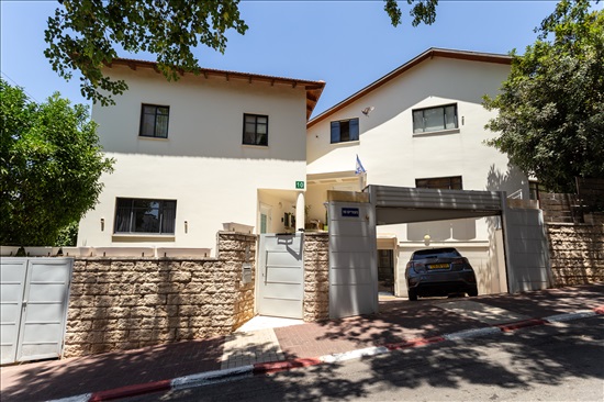 תמונה 2 ,דו משפחתי 8 חדרים למכירה בכפר סבא, נעורים, מעוז