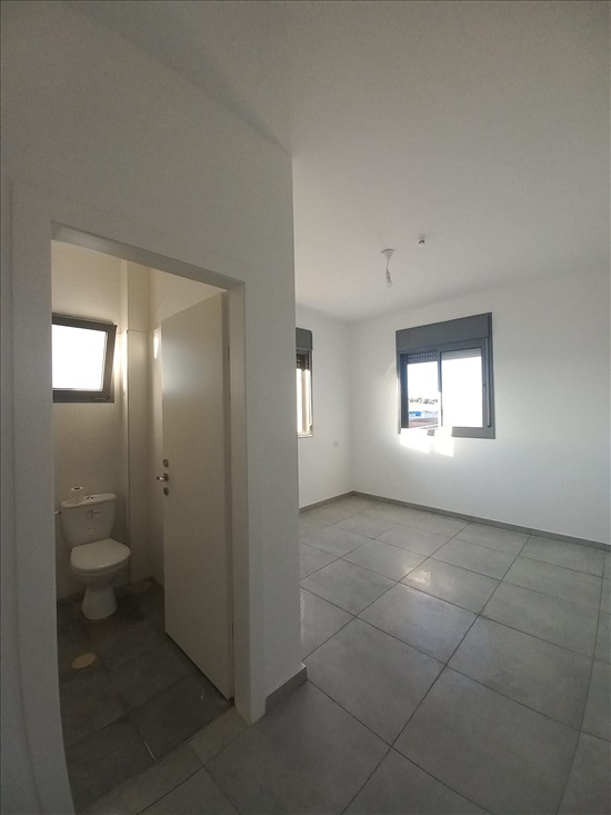 תמונה 10 ,דירה 4 חדרים למכירה בגן יבנה, עופרה 16, גן יבנה מערב חדש