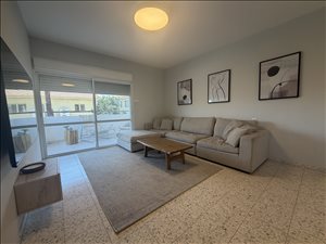 דירת גן למכירה 4.5 חדרים במזכרת בתיה חרוב  