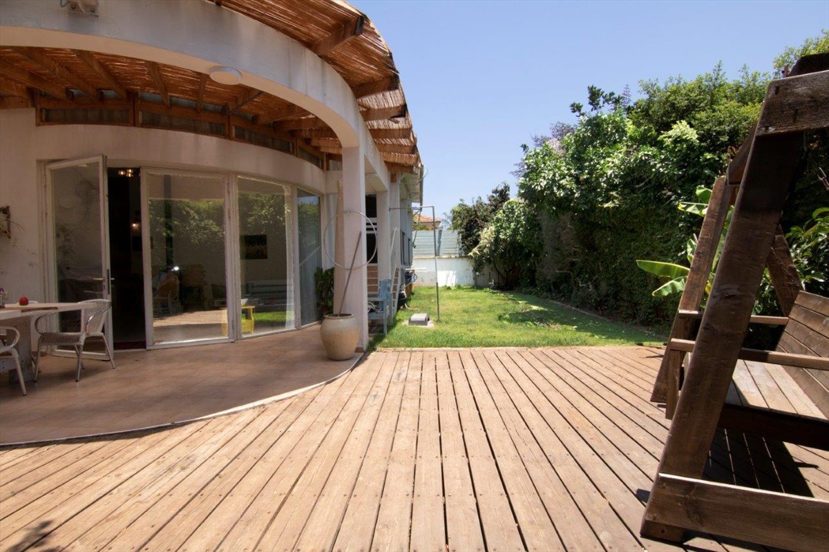 תמונה 1, וילה 8 חדרים, https://www.yokra-estate.co.il/ וילה עם יחידת דיור הדר עם