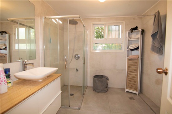 תמונה 8 ,וילה 8 חדרים, https://www.yokra-estate.co.il/ וילה עם יחידת דיור הדר עם