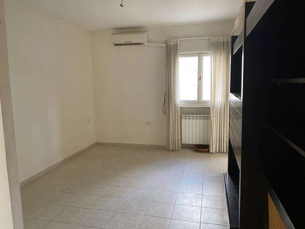 דירה, 2.5 חדרים, רחל המשוררת, ירושלים 