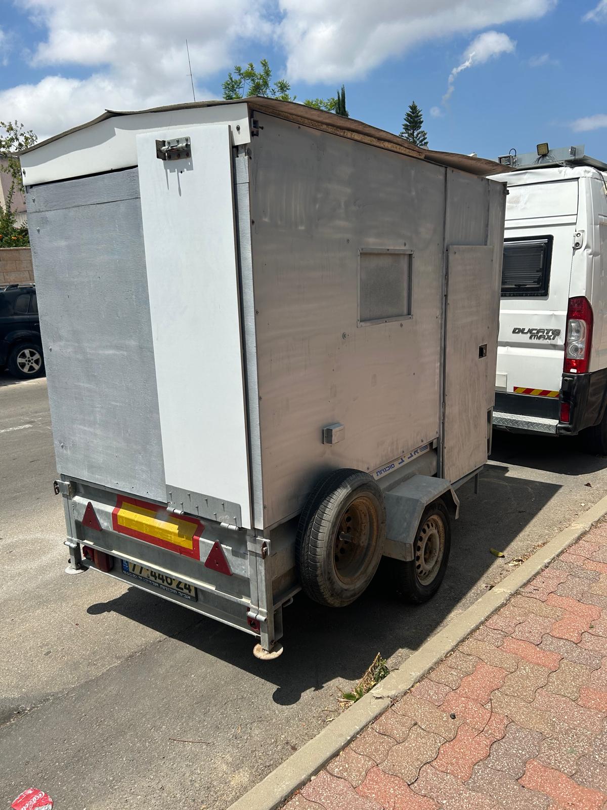 תמונה 1 ,עגלה מוסבת כנגרר קראוון גרורים ונתמכים כללי
