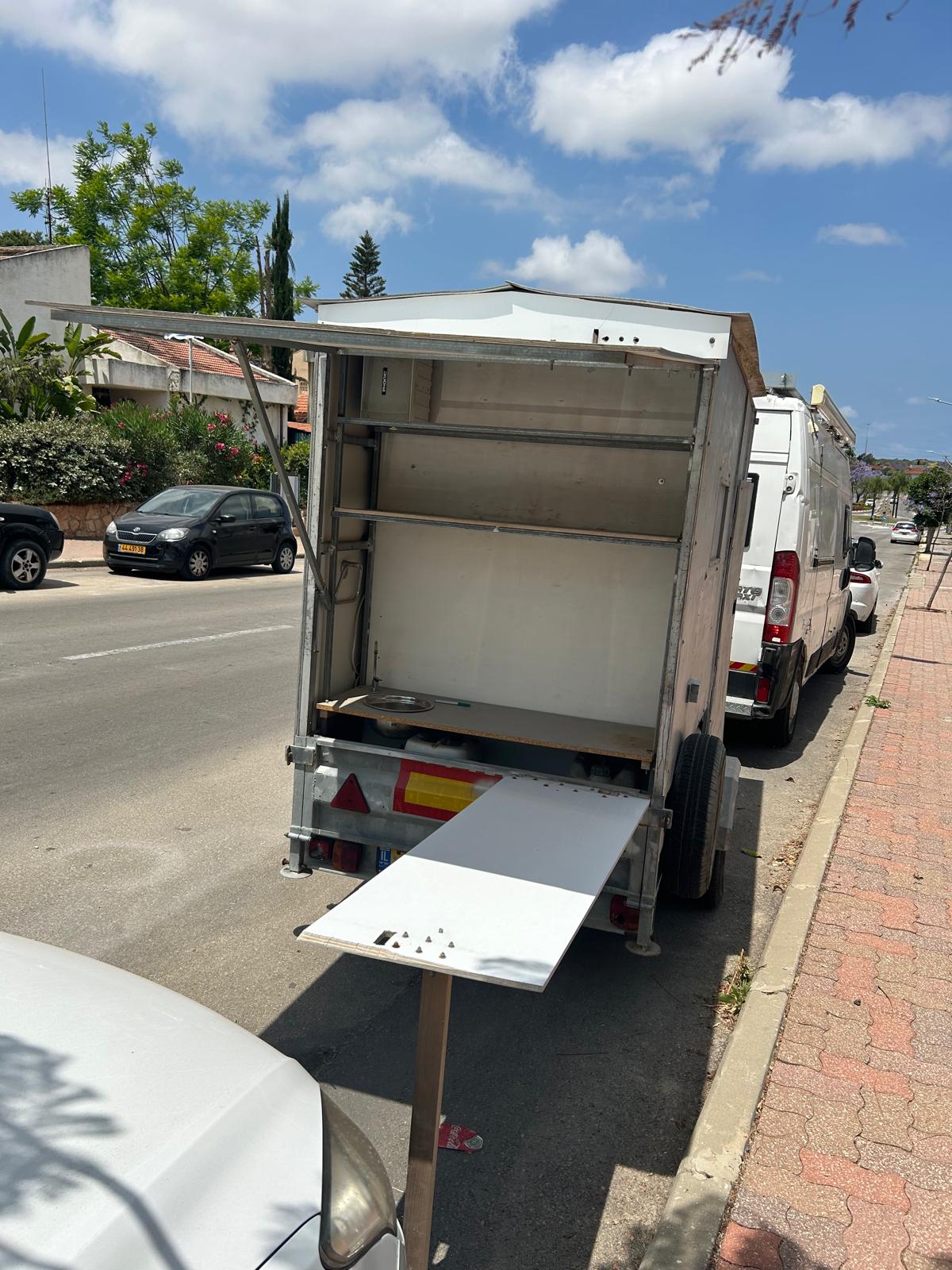 תמונה 2 ,עגלה מוסבת כנגרר קראוון גרורים ונתמכים כללי