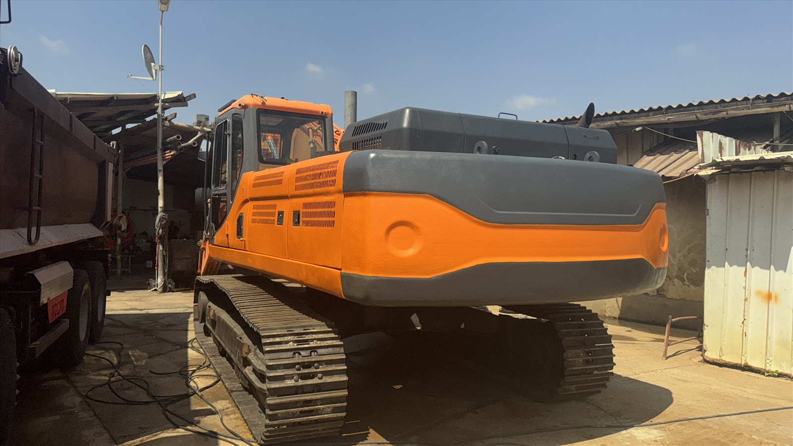 תמונה 1 ,Doosan 340 מחפר זחלי מודל 2014 רכב צמ"ה מחפר