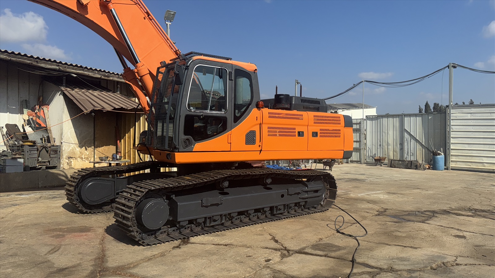 תמונה 2 ,Doosan 340 מחפר זחלי מודל 2014 רכב צמ"ה מחפר