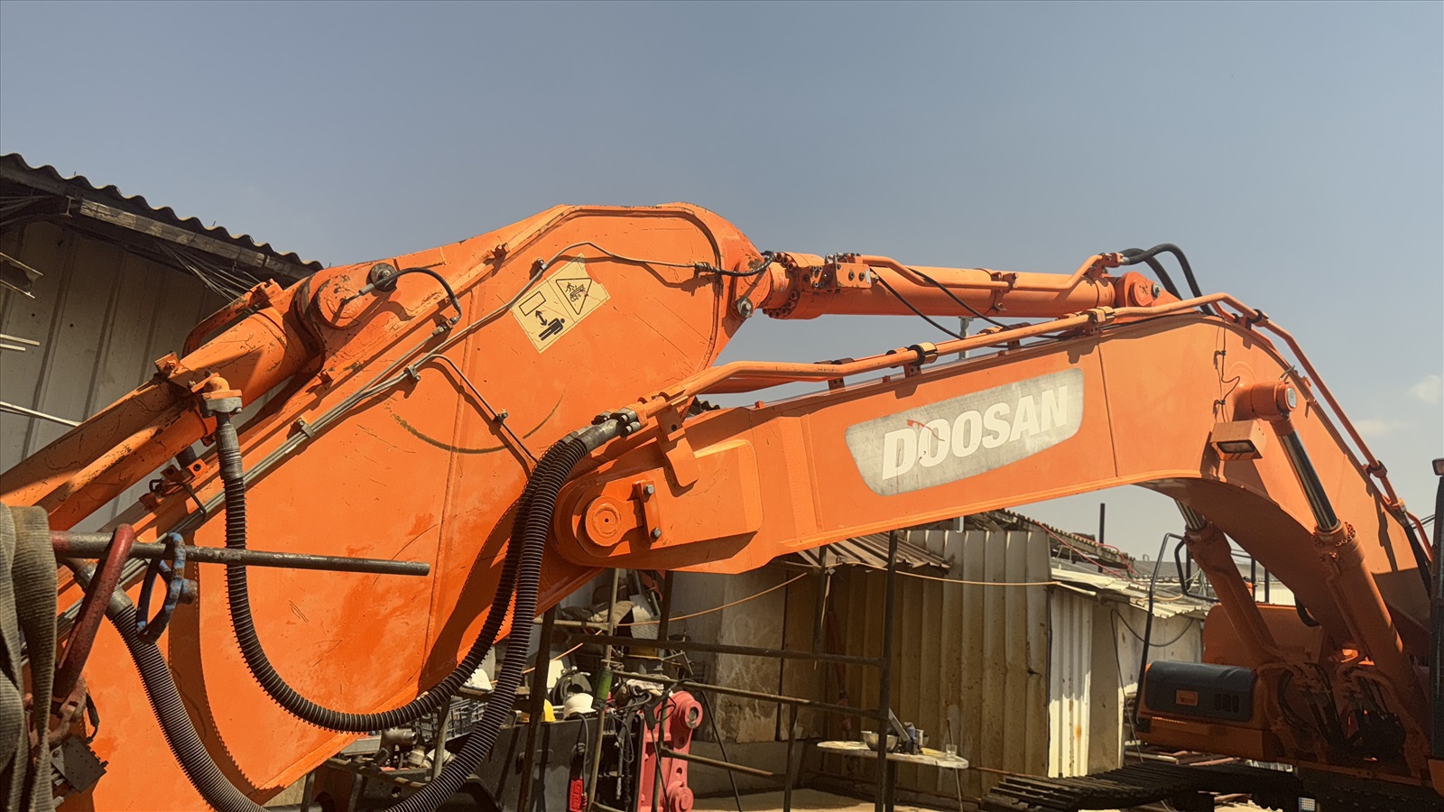 תמונה 5 ,Doosan 340 מחפר זחלי מודל 2014 רכב צמ"ה מחפר