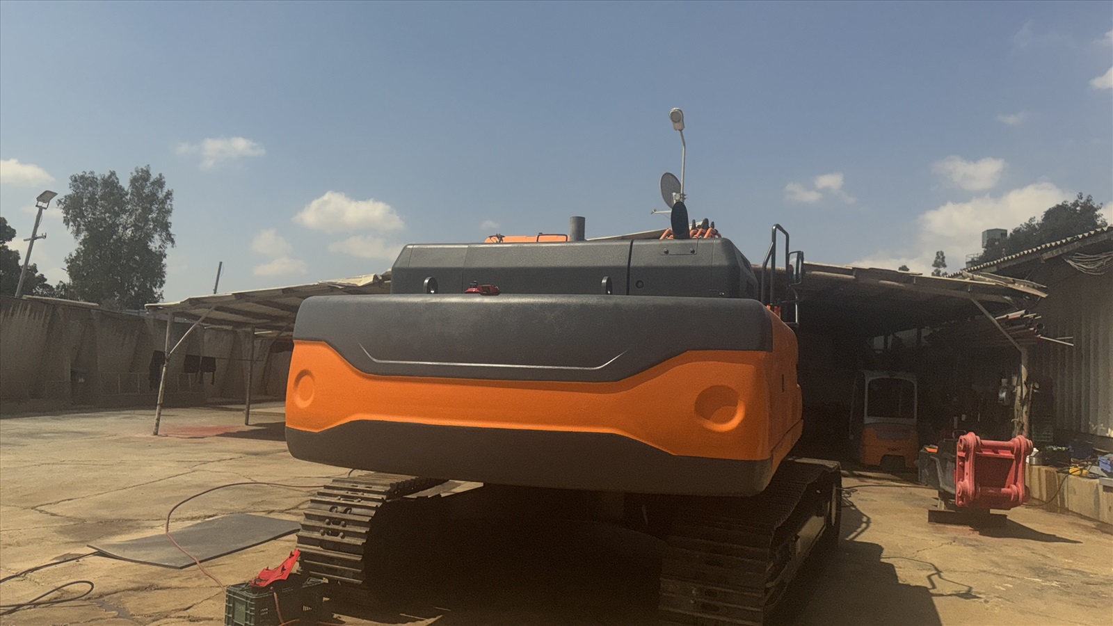 תמונה 6 ,Doosan 340 מחפר זחלי מודל 2014 רכב צמ"ה מחפר