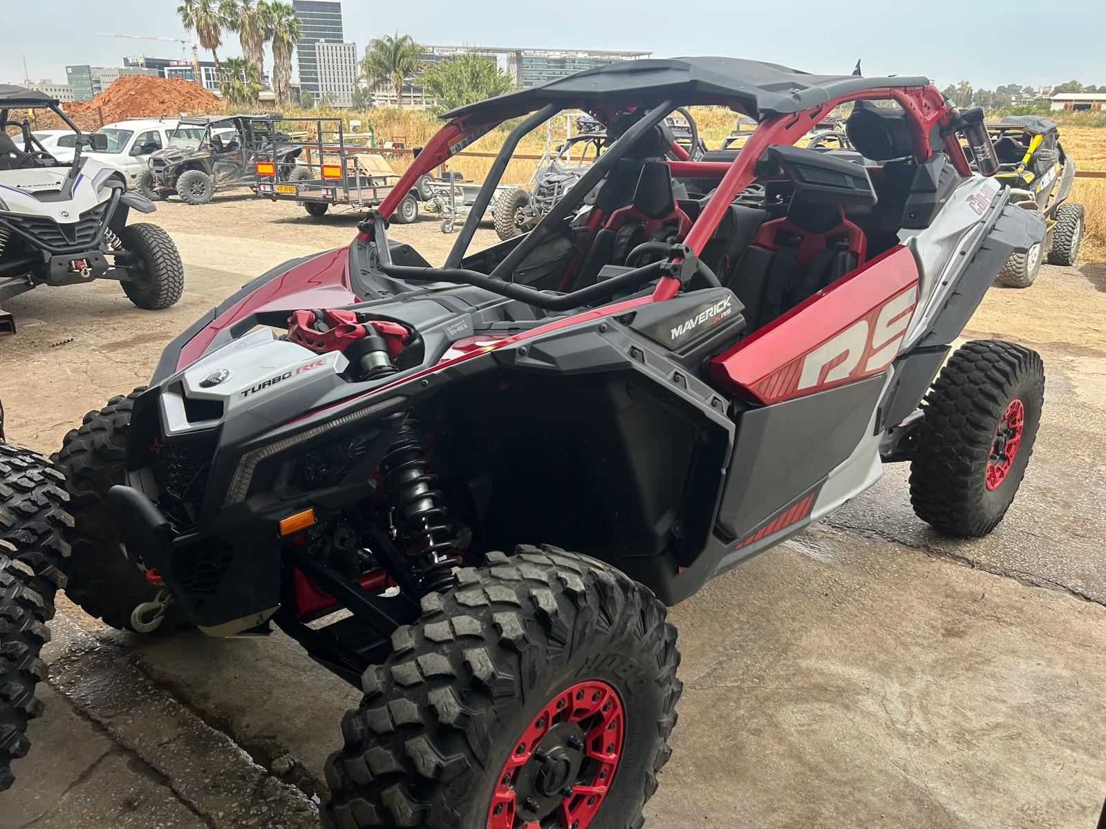 תמונה 2 ,MAVERICK X3 טרקטורונים בומברדיר/ קאן אם