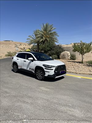 מוניות כללי ‏טויוטה קורולה קרוס 4*4פרימיום    