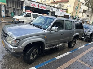 טויוטה היילקס 2X4
 2002 יד  2 