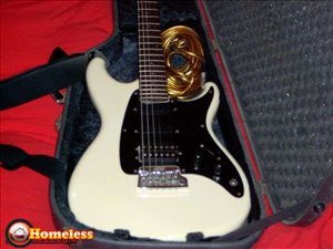 כלי נגינה גיטרה חשמלית 37 