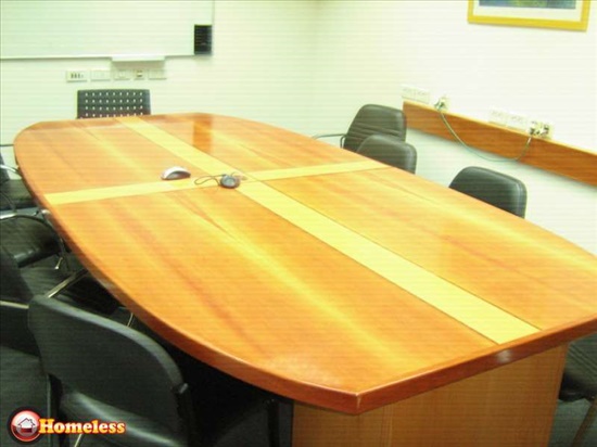 שולחן ישיבות עד 12 איש