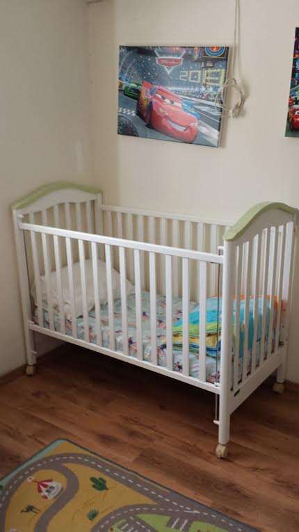 תמונה 1 ,מיטה ושידה למכירה בראש העין לתינוק ולילד  מיטות ולולים