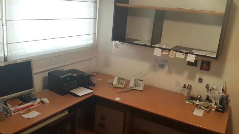 תמונה 3 ,שולחן משרדי, מגירו ומעמד מדפים למכירה ברעננה ריהוט  ריהוט משרדי