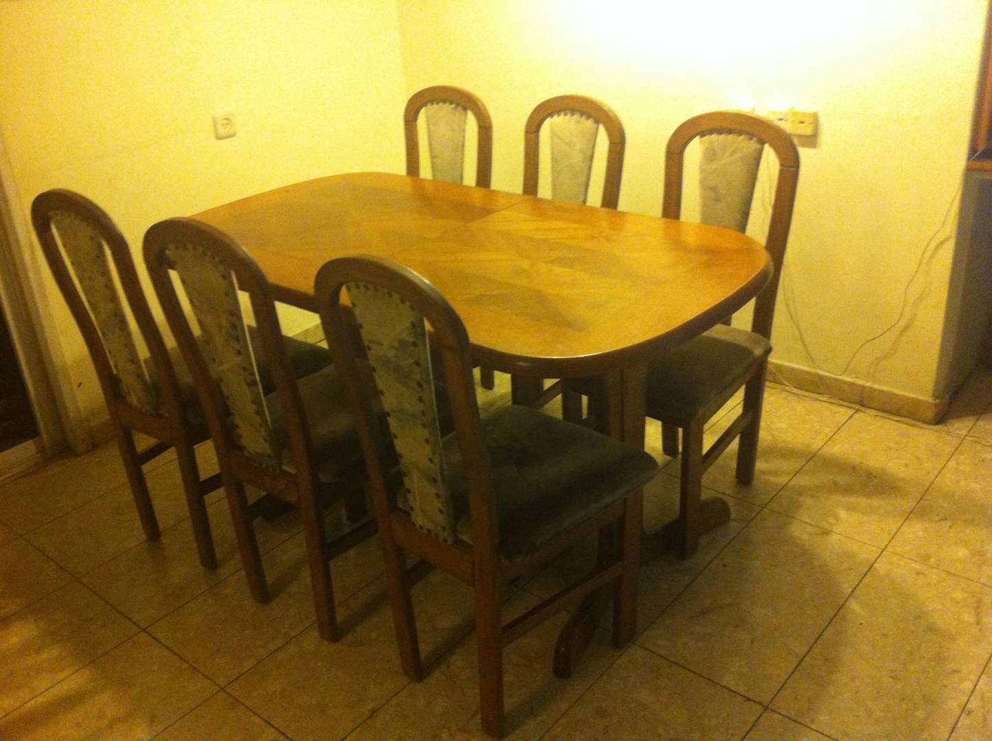 תמונה 1 ,שולחן ושש כסאות איכותיים למכירה בפתח תקווה ריהוט  פינת אוכל