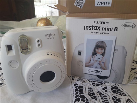 מצלמת fujifilm instax לבנה 